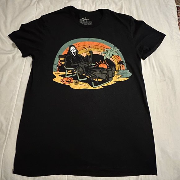 Scream / Ghostface On The Beach T-Shirt - Picture 1 of 2